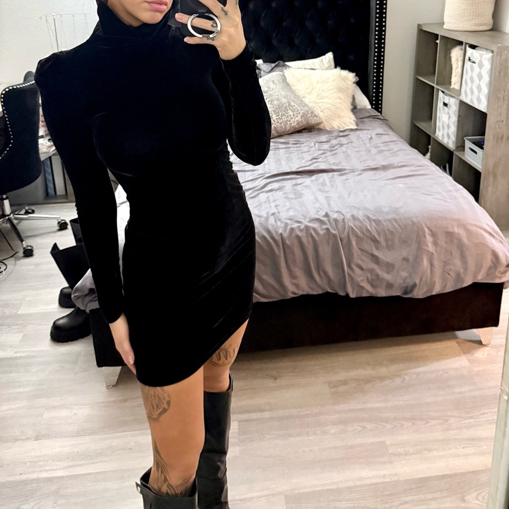 Vintage Black Velvet Turtle Neck Long Sleeve Mini Dress